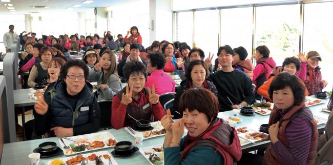 &#034;창원대 청소근로자들이 모은 장학금 또 기탁해&#034;